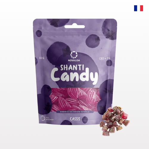 Bonbons CBD de Novaloa au cassis, sachet violet de 10 g avec 3% de CBD. Mélange artisanal pour relaxation et bien-être quotidien.