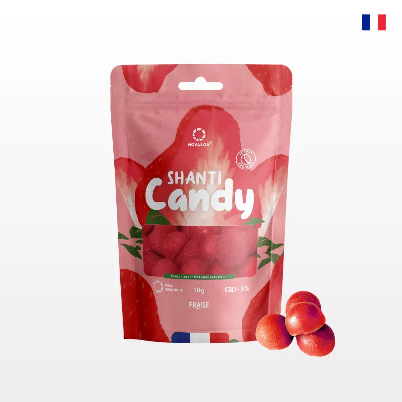 Bonbons CBD de Novaloa SHANTI CANDY au goût fraise, contenant 5% de CBD, présentés dans un sachet rose avec design attrayant. Parfaits pour relaxation et bien-être.