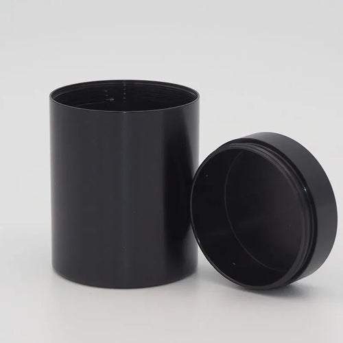 Boîte de conservation noire en aluminium pour fleurs de CBD et résines, avec couvercle hermétique pour préserver la fraîcheur.