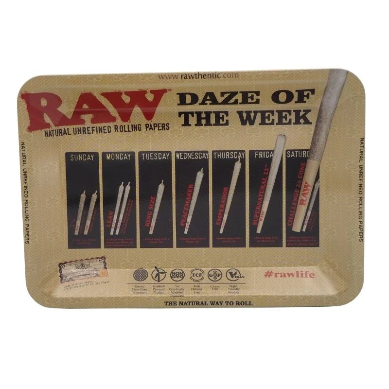 Plateau à rouler en acier RAW avec design 'Daze of the Week', idéal pour organiser vos accessoires de roulage. Pratique et robuste pour les amateurs de produits CBD.
