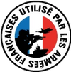 Logo circulaire avec texte 'Utilisé par les Armées Françaises', silhouette de soldat, avion et navire sur fond de drapeau français.