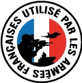 Logo circulaire avec texte 'Utilisé par les Armées Françaises', silhouette de soldat, avion et navire sur fond de drapeau français.