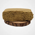 Résine Française de CBD mousseux, pure et puissante, présentée sur une base en bois. Produit naturel pour bien-être et relaxation.