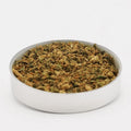 TRIM PREMIUM DE FLEURS DE CBD 100% naturel présenté dans un récipient rond, idéal pour infusions, huiles ou vaporisation. Produit Herbalcura France riche en CBD.